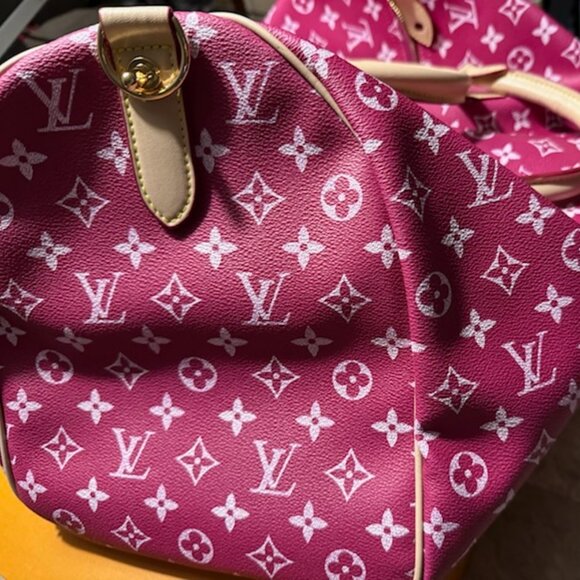 Stunning Brand New Fashion Weekender Duffle with POUCH!!! - Picture 3 of 7